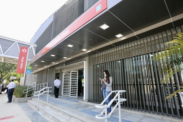 Governo de SP inaugura estação João Dias da CPTM e apresenta novo cartão de mobilidade