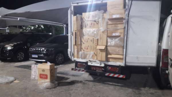 Polícia MiIitar apreende mais de 200 caixas de cigarros contrabandeados do Paraguai no Crato