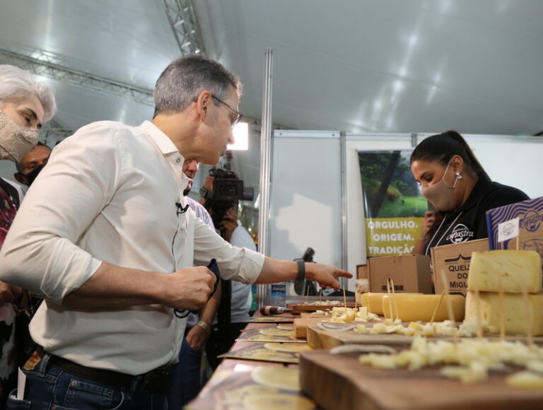 Romeu Zema participa da abertura da Expoqueijo 2021 em Araxá