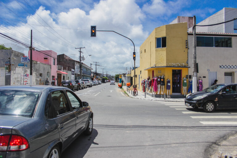 SMTT instala novo semáforo em cruzamento localizado na Pajuçara
