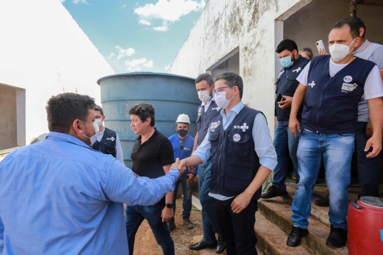 Secretário Carlos Lula visita obra do Hospital Municipal de São Domingos do Azeitão