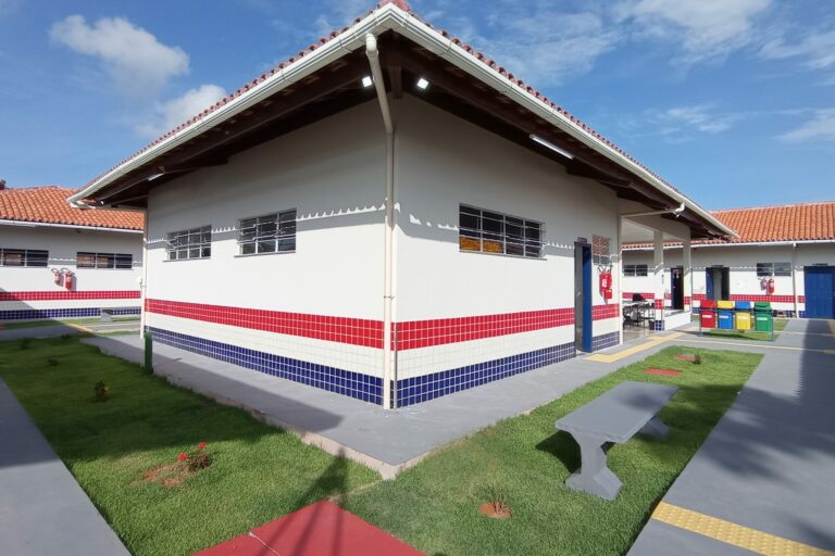 Governo do Estado inaugura colégio em Barra do Pojuca e autoriza obras em estradas