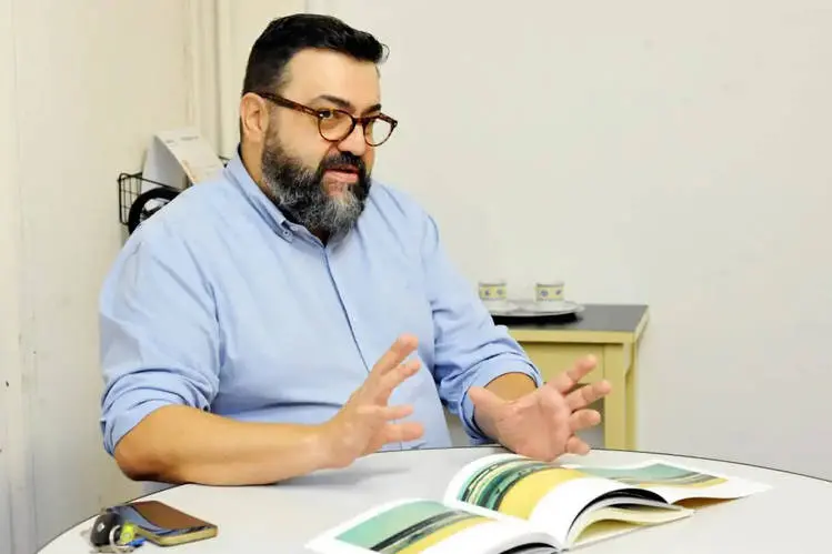 Professor da UEL está entre 20 artistas em mostra do Museu Oscar Niemeyer