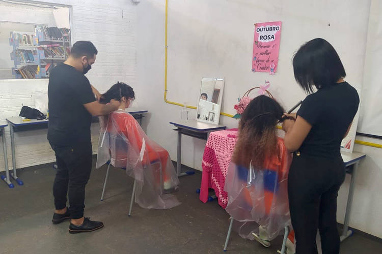 Doação de cabelos, exames e diálogo marcam Outubro Rosa do sistema penitenciário