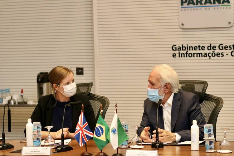 Paraná firma parceria com Governo Britânico para ensino de inglês nas escolas públicas