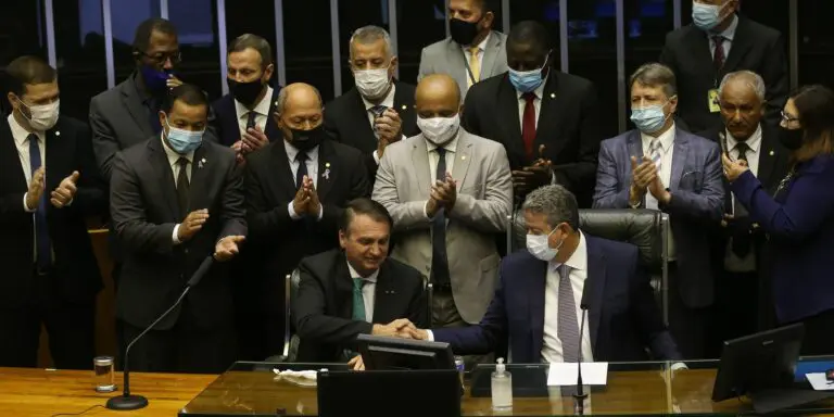Presidente recebe medalha do mérito legislativo no Congresso Nacional