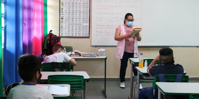 Escolas de São Paulo voltam às aulas sem revezamento