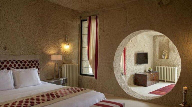 Luxo e história: hotéis caverna na Turquia oferecem experiências únicas