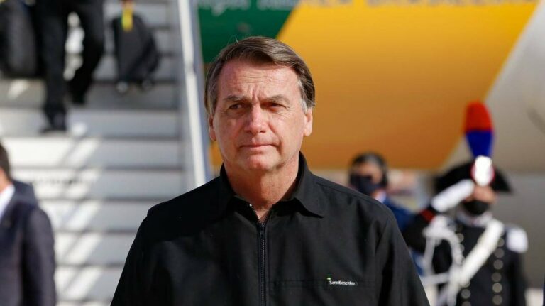 Bolsonaro tem mais seguidores que os principais rivais em 22 somados