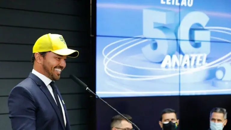 Empresas vão brigar para decidir quem oferecerá 5G primeiro, diz Fábio Faria