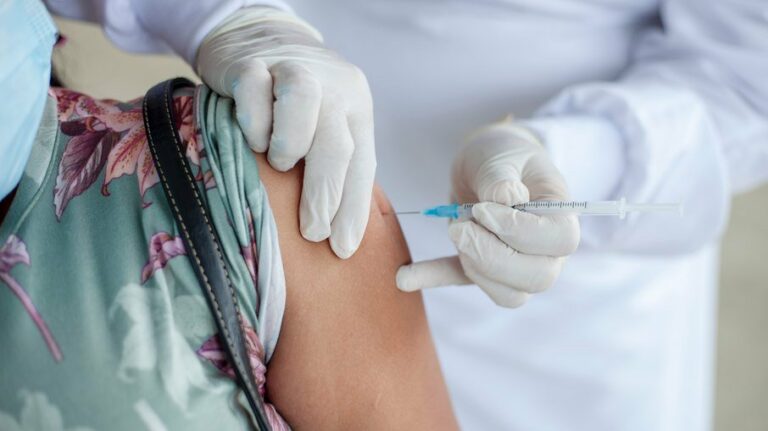Câncer de colo de útero reduz com vacina de HPV
