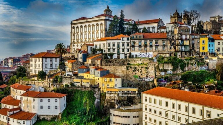 Brasileiros precisam enfrentar burocracias para viver em Portugal; veja algumas