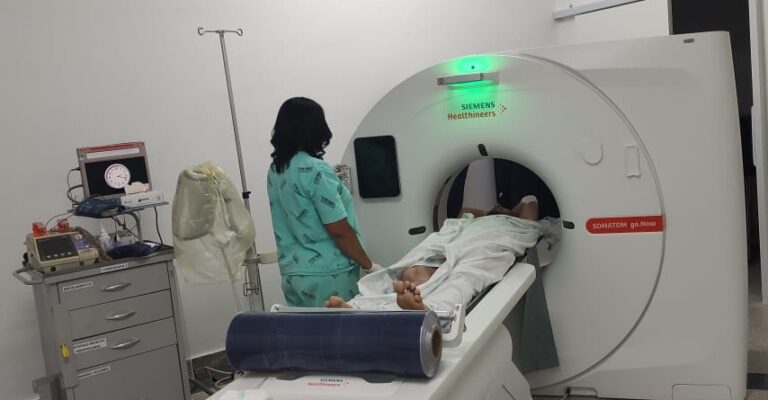 Hospital Regional Antônio Dias já realizou mais de 900 exames com novo tomógrafo instalado em agosto