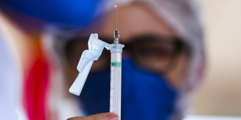 Covid-19: Manaus anuncia redução do intervalo entre doses de vacinas