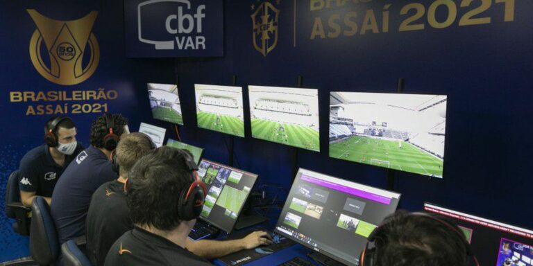 Coluna – O Brasileirão de 2021 rebaixou o árbitro de vídeo