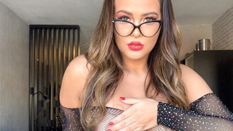 Sem roupa, Geisy Arruda exibe bronze e quase mostra tudo na web: “Saliente!”