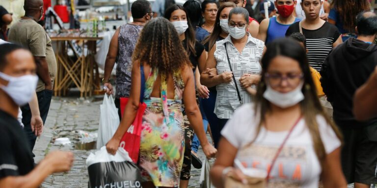 Covid-19: Brasil registra 18,2 mil novos casos e 164 óbitos