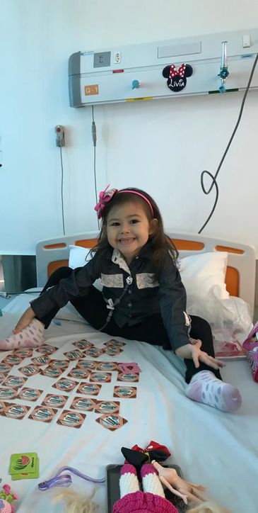 Livia em uma das sessões de quimioterapia