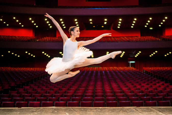 Aluna da Escola de Dança Teatro Guaíra representará o Brasil em competição internacional nos EUA