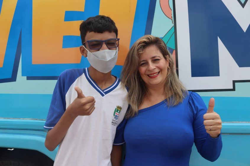 Estudante Paulo Victor e a diretora Lucrécia Márcia aprovaram iniciativa. Foto: Jamerson Soares(estagiário)/Ascom Semed