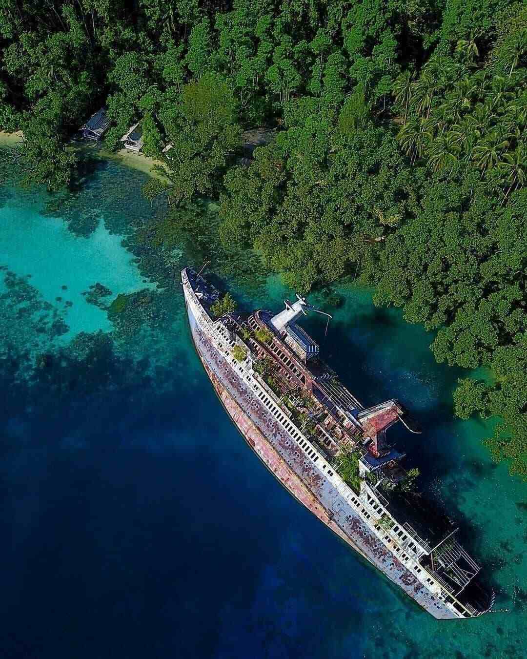 MS Discoverer naufragou nas Ilhas Salomão em 2000 . Foto: Reprodução/Instagram