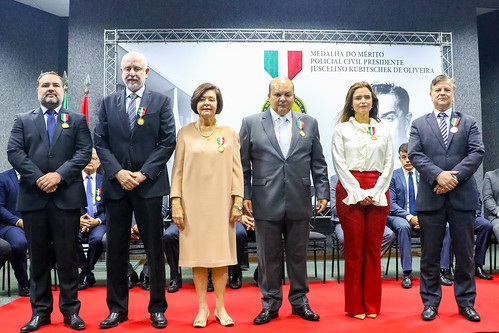 Governador Ibaneis Rocha é homenageado com Medalha do Mérito Polícia Civil