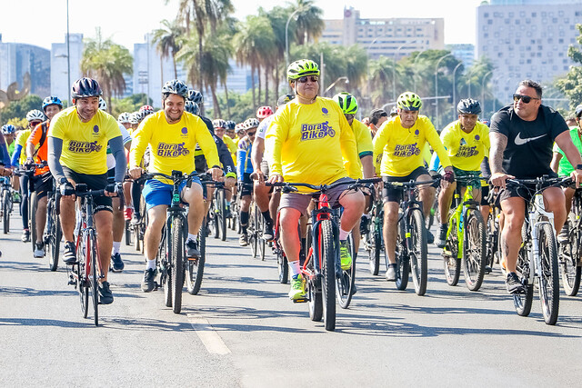 Evento ciclístico reúne mais de dez mil pessoas no Eixo Monumental