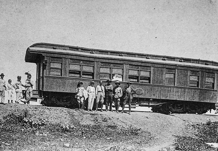 O vagão-leito que serviu de hotel entre Bahia, Aramiru, Itumirim e Juazeiro | Foto de R. Bouillenne, 1922
