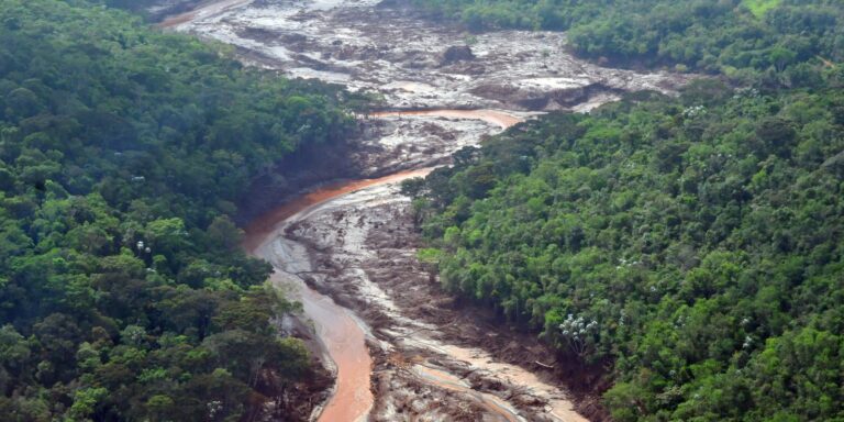 Sem acordo, MG e ES oficializam fim de negociação sobre Mariana