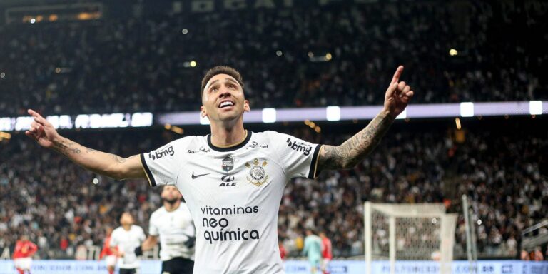 Corinthians vence Bragantino e encerra seca de vitórias no Brasileiro