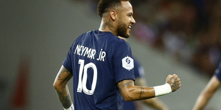 Campeonato Francês: Neymar e Mbappé marcam e PSG continua na liderança