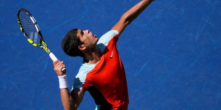 Alcaraz avança no US Open, após desistência de Baez lesionado no jogo