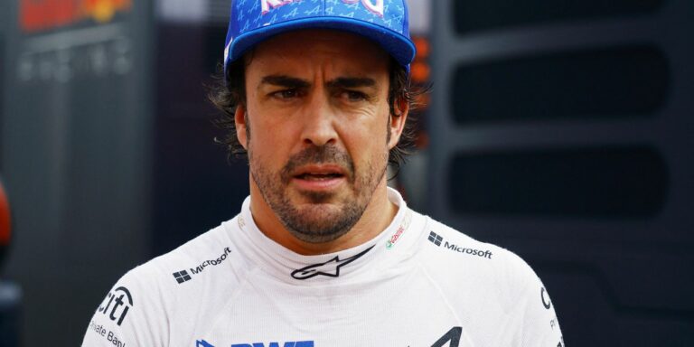 Alonso pede desculpas à "lenda" Hamilton após desavença na Bélgica