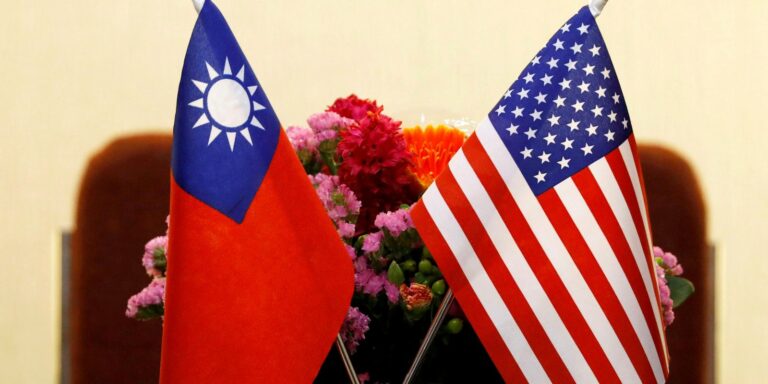 Delegação dos Estados Unidos chega a Taiwan