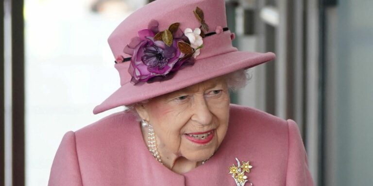 Médicos estão preocupados com saúde da rainha Elizabeth