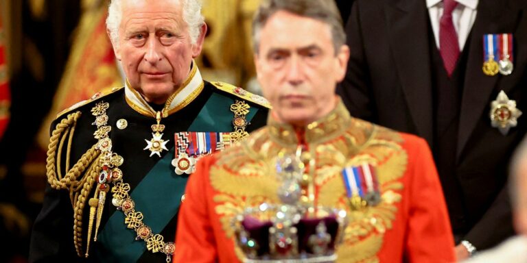 Mesmo reconhecido rei, Charles III levará meses para ser coroado