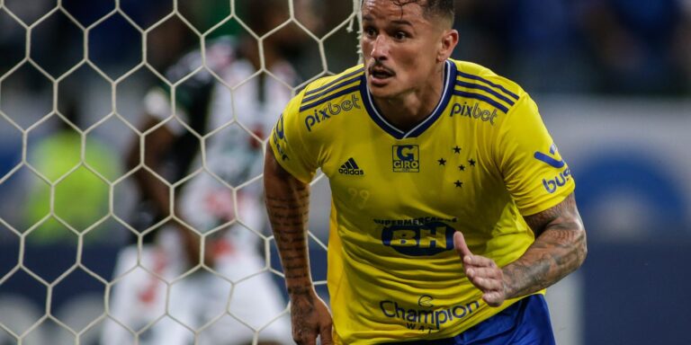 Edu dá vitória ao Cruzeiro, que se aproxima do retorno à Série A