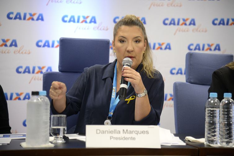 A presidente da Caixa Econômica Federal, Daniella Marques durante apresentação de balanço do Caixa Pra Elas, no Rio de Janeiro