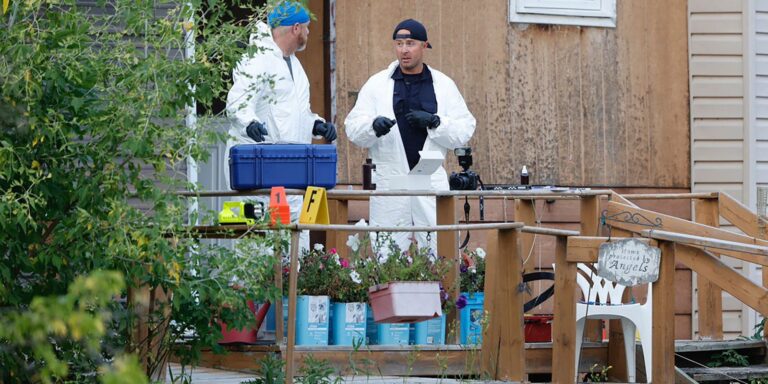 Canadá procura suspeitos de ataque que deixou 10 mortos e 15 feridos
