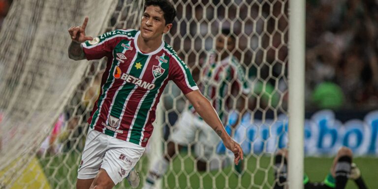 Cano vence duelo de artilheiros com Pedro Raul