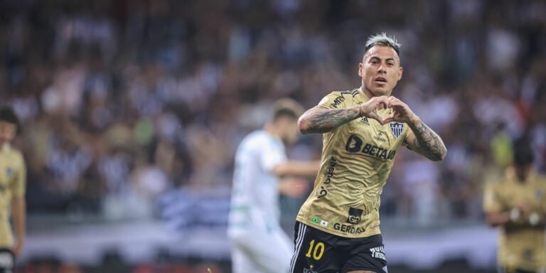 Galo triunfa para manter vivo o sonho de vaga direta à Libertadores