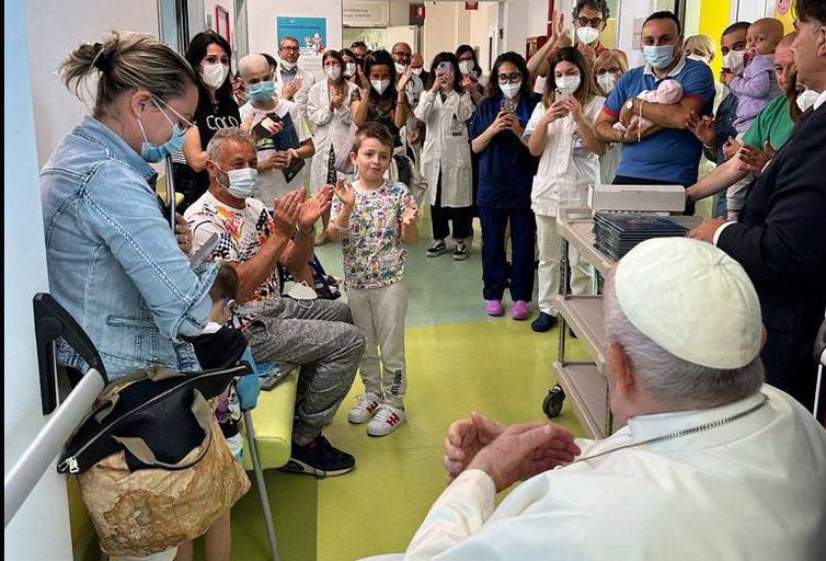 Pope Francis visits the children at the paediatric oncology department of Gemelli hospital, in Rome, Italy June 15, 2023. REUTERS/Vatican Media