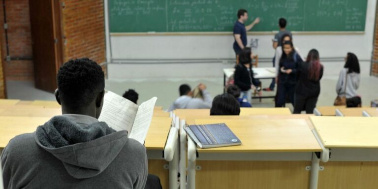 MEC oferta 7,8 mil vagas de pós-graduação gratuita para professores
