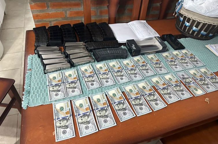 Polícia Federal do Brasil e Polícia do Paraguai deflagram a Operação DAKOVO, de combate ao tráfico internacional de armas. Foto: Polícia Federal