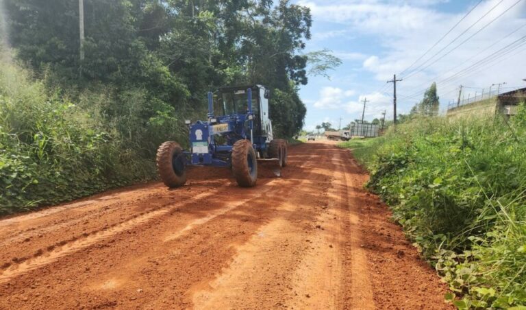 Deracre trabalha em melhorias de acesso na estrada Dias Martins, em Rio Branco