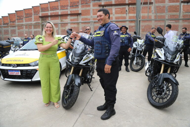 Governo entrega motocicletas à Fiscalização de Trânsito, veículos para o Programa Aprova Mais e lança Detran Escola em Cruzeiro do Sul