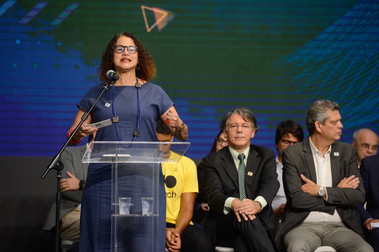 Rio de Janeiro (RJ), 02/04/2024 – A  ministra da Ciência, Tecnologia e Inovação, Luciana Santos durante inauguração do Impa Tech e início das aulas da 1ª turma de bacharelado em Matemática da Tecnologia e Inovação, na zona portuária da capital fluminense. Foto: Tomaz Silva/Agência Brasil