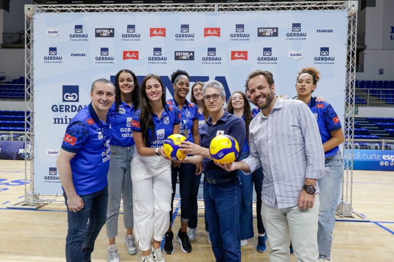 Governador se encontra com as campeãs da Superliga Feminina de Vôlei