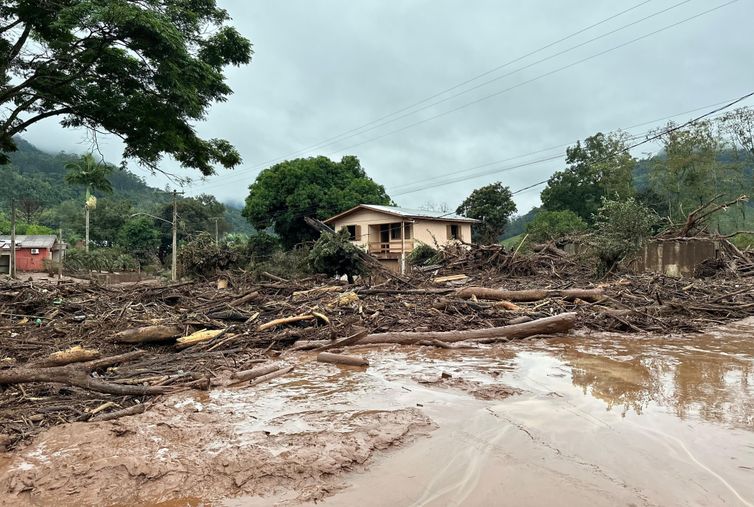 01/06/2024 - Fotos de Muçum - Vale do Taquari  - Rio Grande do Sul. Foto:  @andreconceicaoz_ / @colli.agenciacriativa