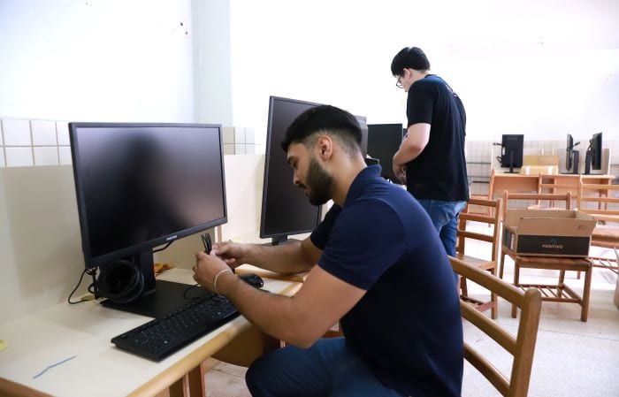 Educação realiza montagem de laboratório de informática no Colégio Estadual Barão do Rio Branco
